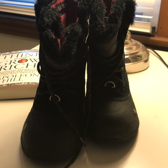 Girls: North Face Boots - Picture 2 of 6